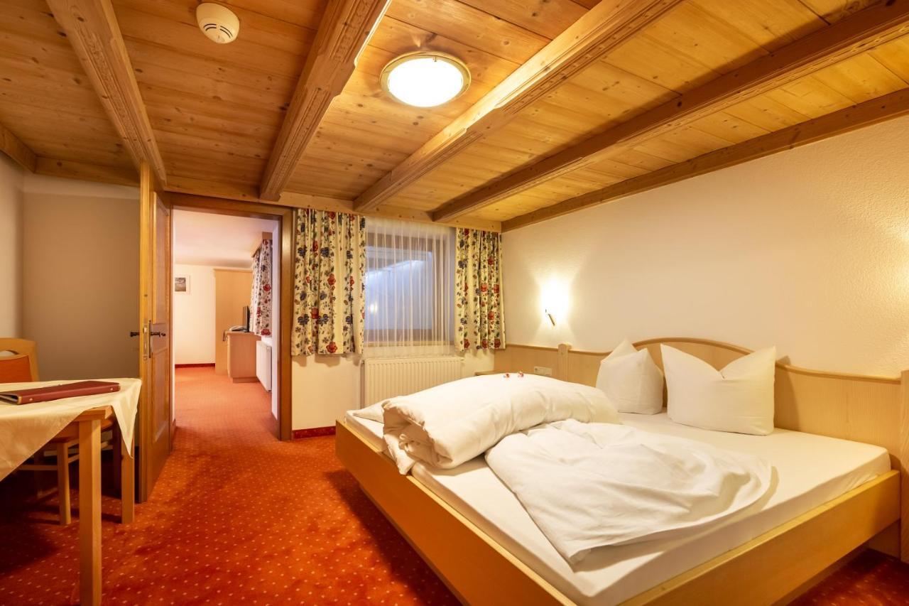 Hotel Garni Tyola Ischgl Ngoại thất bức ảnh